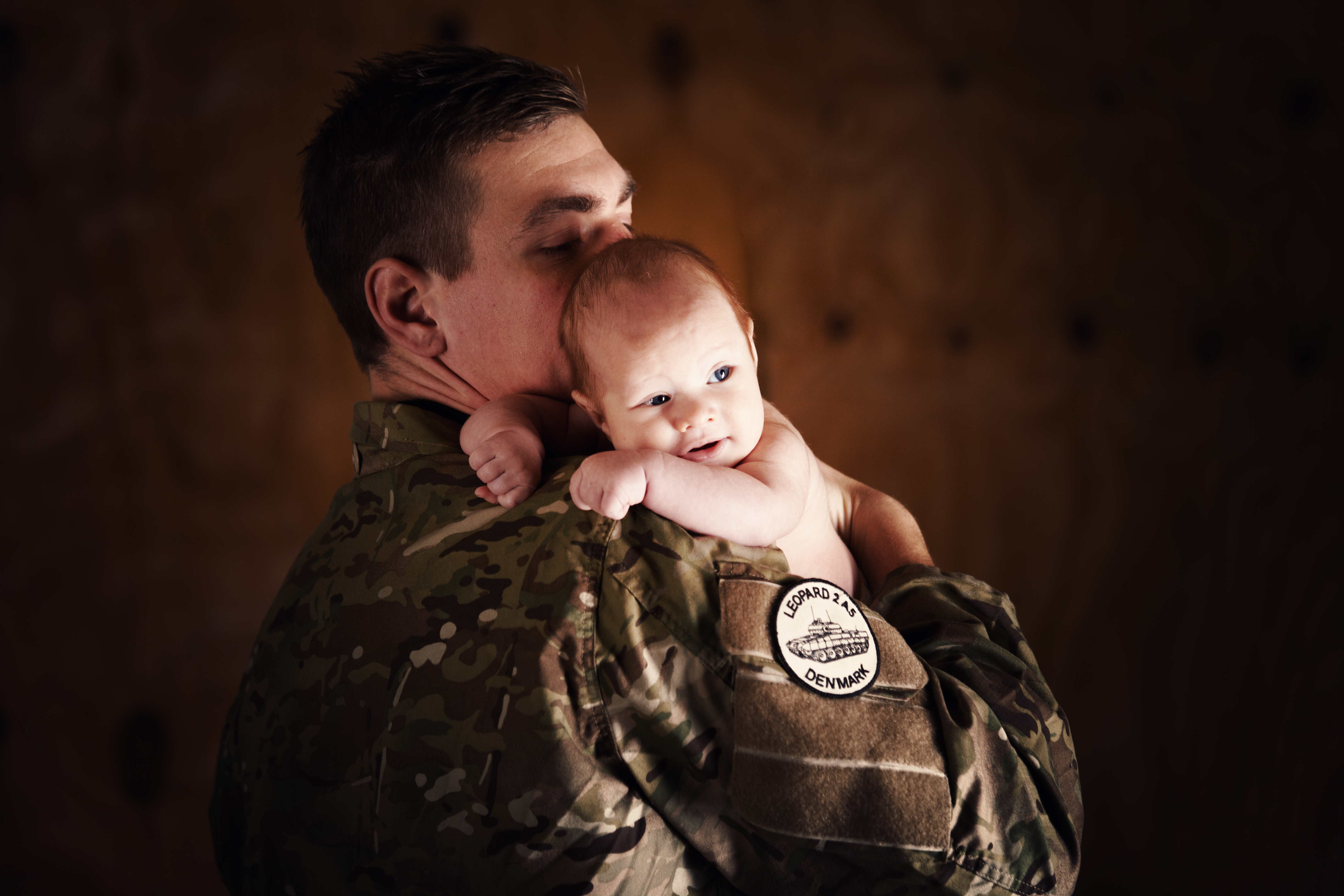 Nyfødt baby i militær