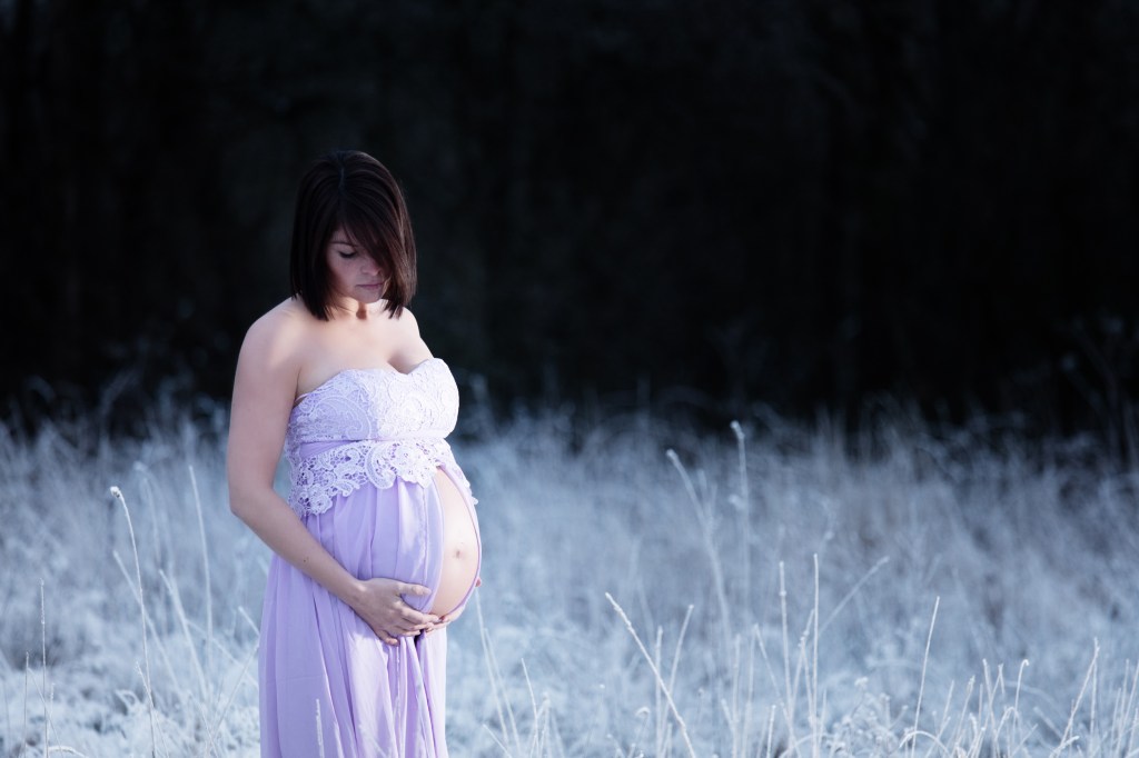 Gravidfotografering vinter udendørs